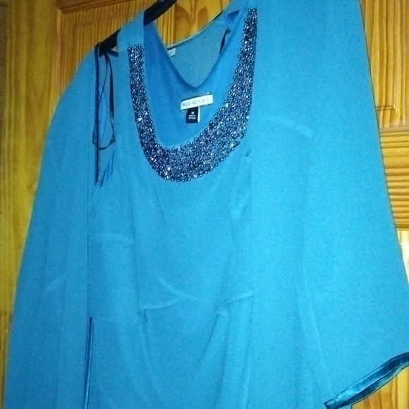 Iam selling a evening gown - Picture 5 of 7